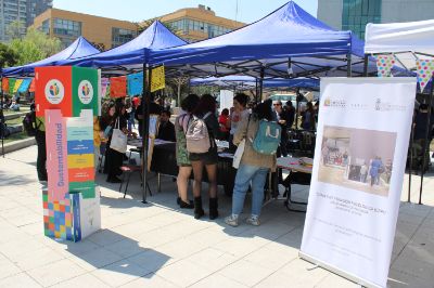 Distintos organismos de la Universidad participan de las Ferias de Salud organizadas por la DSE. Sustentabilidad UCH es una de ellas.