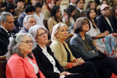 La ceremonia contó con la presencia de altas autoridades universitarias entre ellas, la Vicerrectora de Asuntos Estudiantiles y Comunitarios, Josiane Bonneboy; La vicerrectora de Extensión y Comunicaciones, Pilar Barba; y la Contralora de la Universidad, Magdalena Gandolfo. 