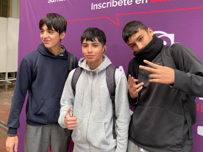 Estudiantes del Centro Educacional Valle Hermoso de Peñalolén.