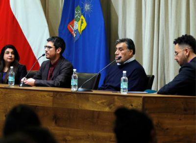 Relato de un proceso: Paulina Ramírez, Directora del Centro Educacional Mariano Latorre; Nicolás Peña, encargado de vinculación territorial de VEXCOM;  José Luis Contreras, docente del Centro Educacional Valle Hermoso. Modera el diálogo Rodrigo Loyola, profesional PACE. 