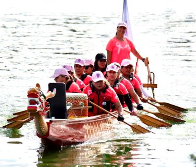 La práctica de este deporte se realiza en el Parque Carén acogidas por el Club de Canotaje Carén desde 2017. El equipo ocupa sus instalaciones, en las que la entrenadora ha practicado el canotaje por años. 