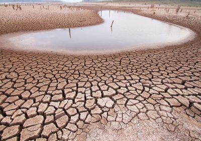 lago secándose producto de la sequía 