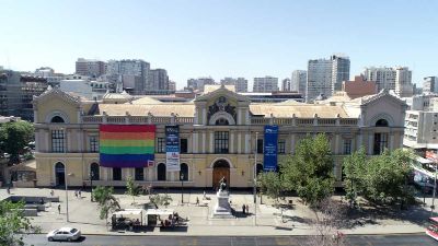 El Área de Diversidades Sexuales y de Género de la Oficina de Equidad e Inclusión, dependiente de la VAEC, y la Dirección de Igualdad de Género (DIGEN), son los organismos universitarios a cargo de velar por la inclusión de la comunidad LGBTIQ+.