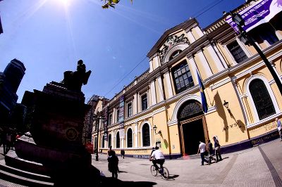 La Casa Central de la Universidad de Chile fue declarada Monumento Histórico Nacional el 7 de enero de 1974.