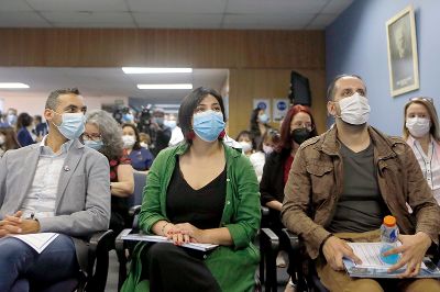 Participaron de la ceremonia de firma del Proyecto de Ley que articula al recinto médico con la Red Pública de Salud, los parlamentarios Karol Cariola y Andrés Giordano.