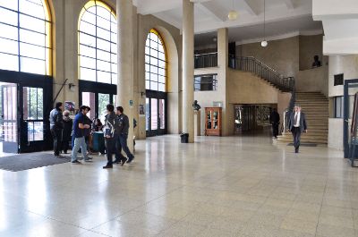 Derecho en su interior con estudiantes que no se ven como abogados pero pronto lo serán