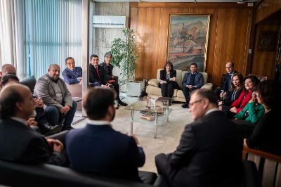 "Tenemos, más que una deuda, un compromiso permanente, porque guardamos los mismos principios. Defendemos convicciones que se unen en esa historia que pretendieron destruir. Y eso no se nos va a olvidar jamás”, dijo el Presidente Boric.