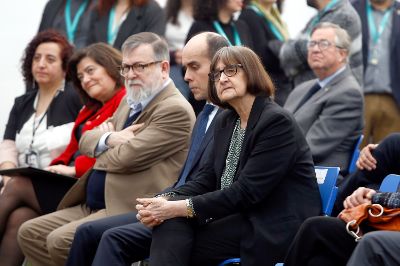 En el encuentro participó también la Rectora Devés, quien manifestó que se trató de un “acto de compromiso con el pasado, con la memoria, la justicia, la verdad, la reparación y la no repetición”.