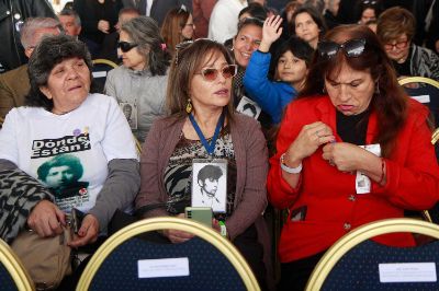 "Lo que pasó en el país no solamente le afectó a los familiares y víctimas, sino que a la sociedad en conjunto. Hay muchas personas que creen que no les tocó, pero sí les tocó", dijo también Alicia Lira.