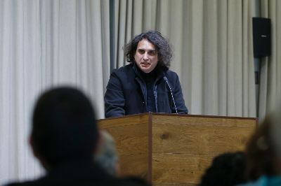 "Este es un año de conmemoración que requiere de nosotros, de poder nombrar lo que no ha sido dicho y de recordar lo que ha sido olvidado”, señaló el director del MAC, Daniel Cruz.