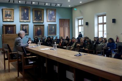 “La disputa por la memoria es la disputa por las formas de narrar, y no hay solo una manera, ni dos. Lo que se disputa en los ciclos es como se le da sentido a todo lo que se atraviesa”, señaló Daniel Feierstein en su conferencia.