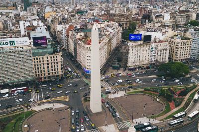 “La posibilidad de que Milei llegue al Gobierno se ve con bastante preocupación, porque él carece de plan de Gobierno como tal", asegura la académica Paz Milet.