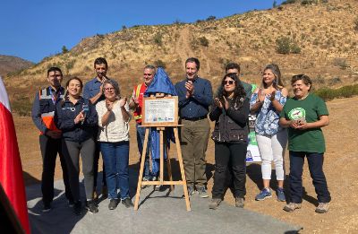 En el Santuario Natural Quebrada de La Plata se dieron cita autoridades, entre ellos el ministro de Agricultura, Esteban Valenzuela, el alcalde de Maipú, Tomás Vodanovic, Nicola Fiore, vicedecano de la Facultad de Ciencias Agronómicas de la U. de Chile, entre otros.