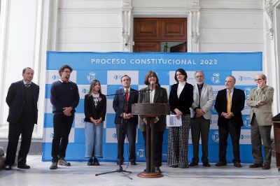 "Esta tarea es muy desafiante: en un mes tenemos que prepararnos para ser realmente incidentes, y luego sistematizar esas voces y propuestas de manera que el Consejo pueda incorporarlas en su trabajo", expresó la rectora Rosa Devés. 