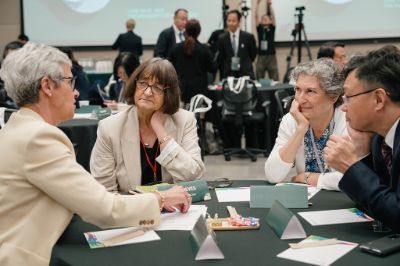 “La integración del Directorio de APRU representa una gran oportunidad para fortalecer nuestra internacionalización con foco en temas tan centrales como la educación del futuro, la sustentabilidad y el desarrollo inclusivo”, aseguró la Rectora Devés. 