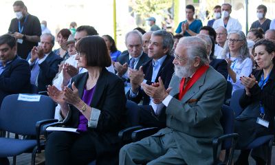 A la ceremonia asistieron autoridades universitarias, el equipo directivo del HCUCH, miembros del Instituto de Conmemoración Histórica, así como representantes de la comunidad universitaria.