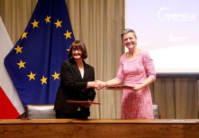 La Rectora Devés junto a la Vicepresidenta Vestager en el encuentro de presentación de esta alianza.