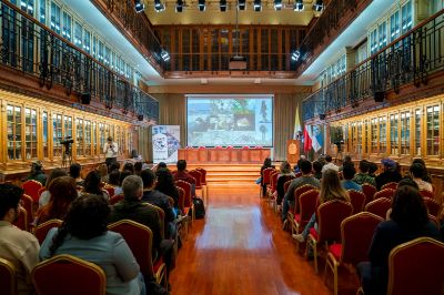 1000 Genomas es impulsada por las Universidades Chile, Católica de Chile, de Santiago de Chile, de O’Higgins, de Antofagasta, de la Frontera, Andrés Bello y Católica de Valparaíso.