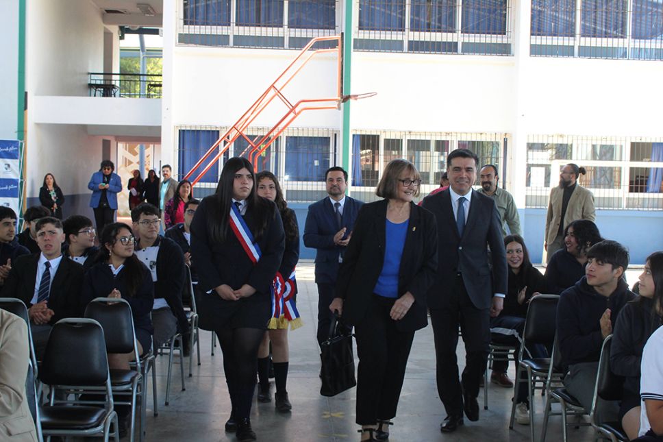 La Rectora también destacó que el Liceo tenga en el centro de su proyecto educativo el informe de la Unesco “Reimaginar juntos futuros, un nuevo contrato social para la educación”, postulados con los que la Universidad de Chile también se ha comprometido.