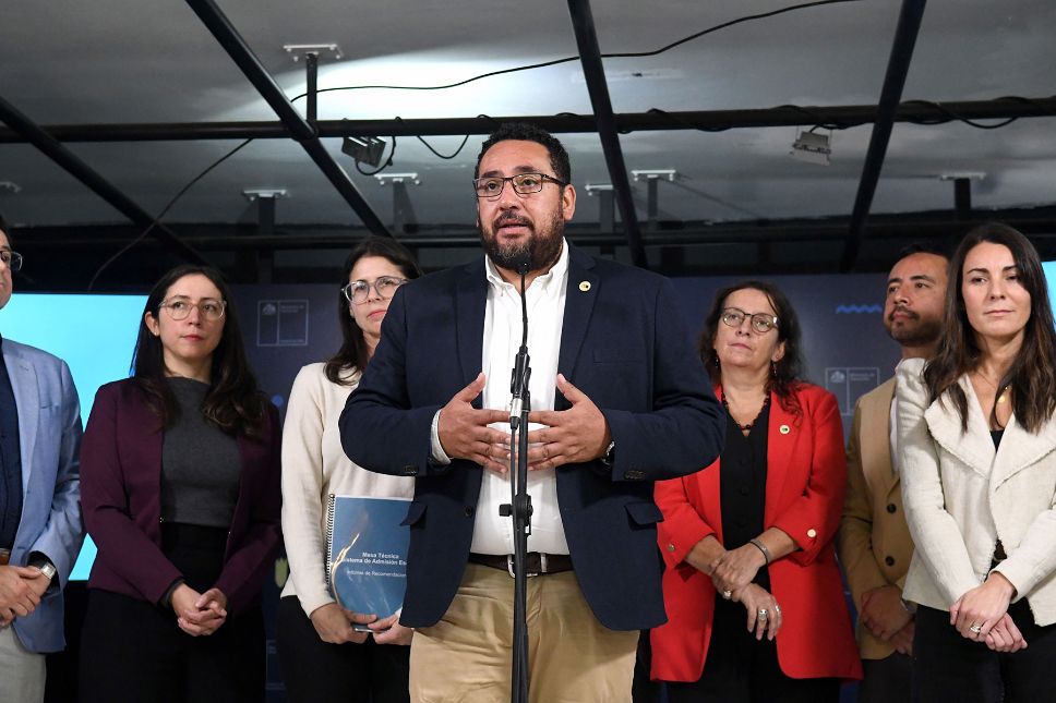 El ministro Cataldo destacó que la Mesa haya valorado “la contribución que hace el SAE a la política pública. Nadie está pensando en suprimirlo o reemplazarlo, sino que se ha hecho un trabajo para mejorarlo y sostener de mejor manera este proceso, que impacta en centenares de miles de estudiantes”.