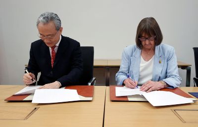 Durante la reunión, se firmó el primer Memorando de Entendimiento entre ambas instituciones, que permitirá emprender conjuntamente actividades académicas, científicas y culturales.