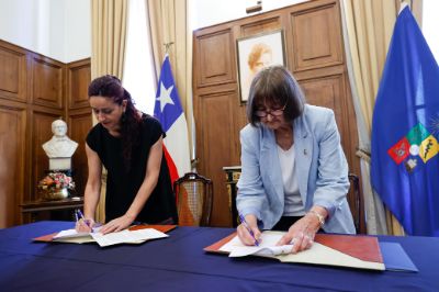 El acuerdo “formaliza y amplía una relación colaborativa existente”, destacó la Rectora de la U. de Chile, Rosa Devés.