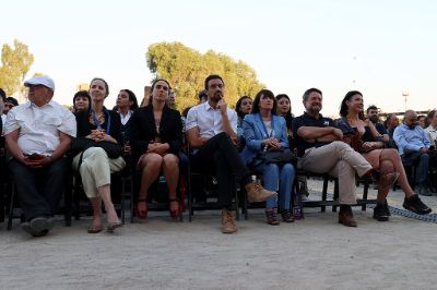 "Cuando nos propusimos el desafío de llevar este concierto a distintas zonas de la ciudad, lo hicimos para compartir el quehacer artístico de la Universidad con toda la población", señaló la Prorrectora de la U. de Chile, Alejandra Mizala.