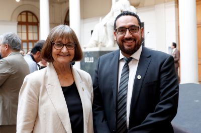 “Estar en la casa de Andrés Bello es, por cierto, un honor, pero también tiene un valor simbólico muy significativo por el debate que estamos haciendo y el propósito que este tiene”, dijo por su parte el ministro de Educación, Nicolás Cataldo.