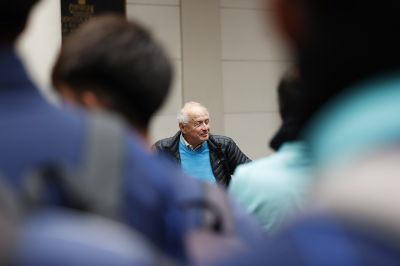 Gracias a estas actividades, los jugadores jóvenes tienen “mucho más claro que hay una Universidad detrás”, señala el profesor Andrés Weintraub, director de Azul Azul desde el año 2013 representando a la Casa de Bello en la concesionaria.