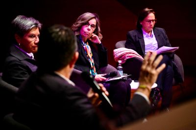 El seminario "Pensar global, actual local" fue organizado por el Gobierno Regional Metropolitano de Santiago en colaboración con el Centro de Sistemas Públicos de la U. de Chile.