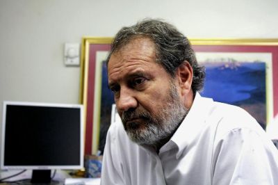 El director del Centro Sismológico Nacional, Sergio Barrientos, manifestó que desde la implementación de las redes integrales de observación sísmica en el país -que culminó a mediados de la década pasada- el sistema ha funcionado adecuadamente para aquellos eventos que, debido a su magnitud, son capaces de originar un potencial tsunami. 