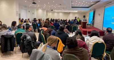 Judith Salinas, del Instituto de Nutrición y Tecnología de los Alimentos, y Lorena Coronado, de la Facultad de Medicina de la Universidad de Chile, presentaron un libro Promoción de salud y desarrollo local