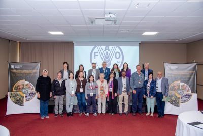 Las académicas Carmen Sáenz y Loreto Prat en su participación en la Technical meeting to strengthen national capacities for surveillance and management of cactus and cochineal in the Mediterranean, convocado por la FAO y en el General Meeting de FAO-ICARDA CactusNet, en Marrakech, Marruecos (diciembre 2023).