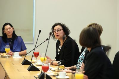 En representación del gobernador de Santiago, Claudio Orrego, la asesora de su gabinete Evelyn Magdaleno dijo que "estamos felices con la tremenda experiencia de aportar a mejorar la vida de los habitantes de la Región Metropolitana".