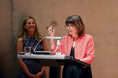 “Las mujeres que reconocemos hoy con este premio son personas que han elegido en su trayectoria tener un impacto desde lo público, logrando que sus acciones incidan en el futuro de muchas personas y en el desarrollo social, económico y cultural de nuestro país", destacó María Olivia Recart, presidenta de ComunidadMujer. 