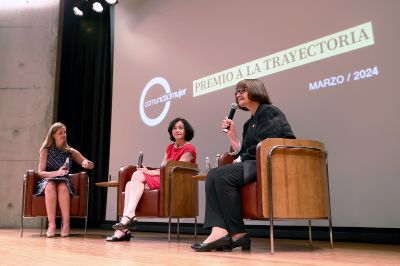 "Este reconocimiento lo recibo en nombre de todas las mujeres de la Universidad de Chile, una institución que está preocupada por la igualdad de género, por la equidad y la inclusión como principios fundamentales", señaló la Rectora.