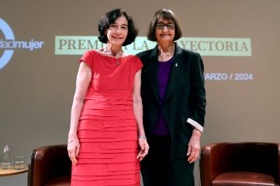 En el marco del Día Internacional de la Mujer, ComunidadMujer distinguió con el reconocimiento a nuestra máxima autoridad universitaria y a la Presidenta del Banco Central.