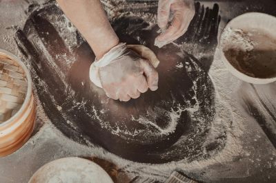 Hasta la fecha el único tratamiento de la enfermedad celíaca es eliminar el gluten de la dieta, por eso esta terapia ayudaría a mejorar algunos síntomas