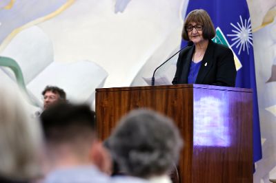 "Es fundamentalmente una forma de agradecer y de visibilizar su aporte generoso a nuestra Universidad, al país y a la educación en general", dijo la Rectora Devés.