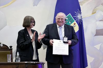 Se trató de un reconocimiento a su contribución científica en el campo de la astrofísica, una trayectoria que ha estado estrechamente vinculada a la Casa de Bello y a nuestro país.