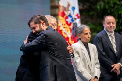 Valentín Trujillo, Premio Nacional de Artes Musicales, estudió en el Conservatorio Nacional de Música, entonces perteneciente a la Facultad de Artes de la U. de Chile.