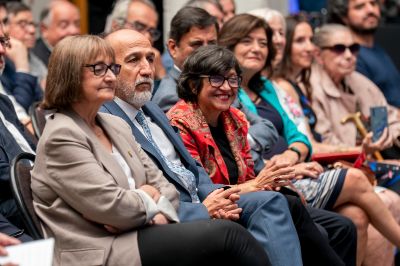 "La Universidad de Chile se une a ese aplauso y les agradece", aseguró la Rectora Devés.