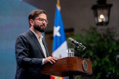 “Estos Premios Nacionales no son solamente reconocimientos individuales, son reconocimientos también a instituciones, en su mayoría a instituciones públicas”, afirmó el Presidente Boric.