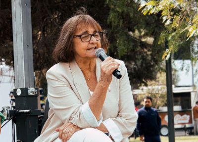 En su exposición, la Rectora Devés señaló que aunque “la universidad es un espacio intergeneracional, eso no significa que necesariamente nos estamos comunicando bien”.