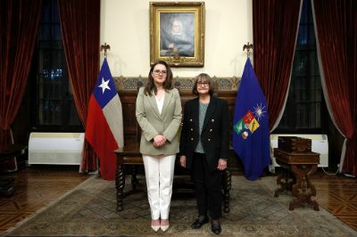 "La Universidad de Chile cumple así con ser un espacio de diálogo y nuestra Casa Central con aquella misión que hemos enunciado otras veces de ser ‘Una Casa Abierta para Chile’”, añadió nuestra máxima autoridad universitaria.