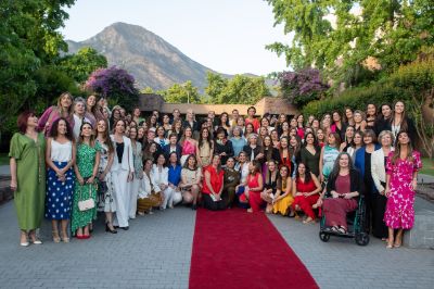 El galardón reconoce "la dedicación y capacidad" de las mujeres en el país y esta vez premió en un 74% a mujeres que obtienen el reconocimiento por primera vez.