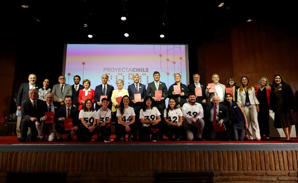 La ceremonia reunió a representantes del mundo público, privado, académico y de la sociedad civil.