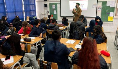 El estudio arrojó que las y los estudiantes muestran “una profunda reflexividad sobre sus biografías, trayectos que están experimentando y una mirada crítica de los itinerarios ofrecidos desde las instituciones educativas, familiares y laborales”.