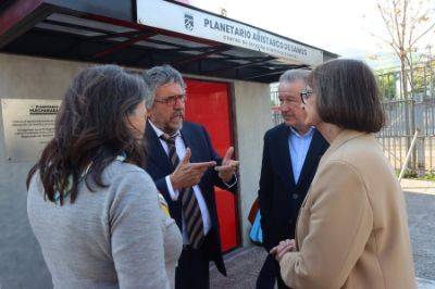 "Cuando entran acá, todos los niños quieren ser pilotos de astronaves, quieren ser astronautas, quieren ir a la luna, quieren ser los reemplazantes de María Teresa Ruiz, de José Maza, y por lo tanto este es un semillero inagotable de científicos para el desarrollo futuro de nuestro país”, indicó el alcalde Cuadrado.