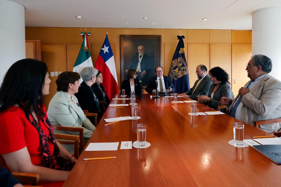 A nivel institucional, además, ambas instituciones firmaron un acuerdo para crear el Centro de Estudios Mexicanos de América Latina de la UNAM en la Casa de Bello, específicamente en el Instituto de Estudios Internacionales (IEI). 